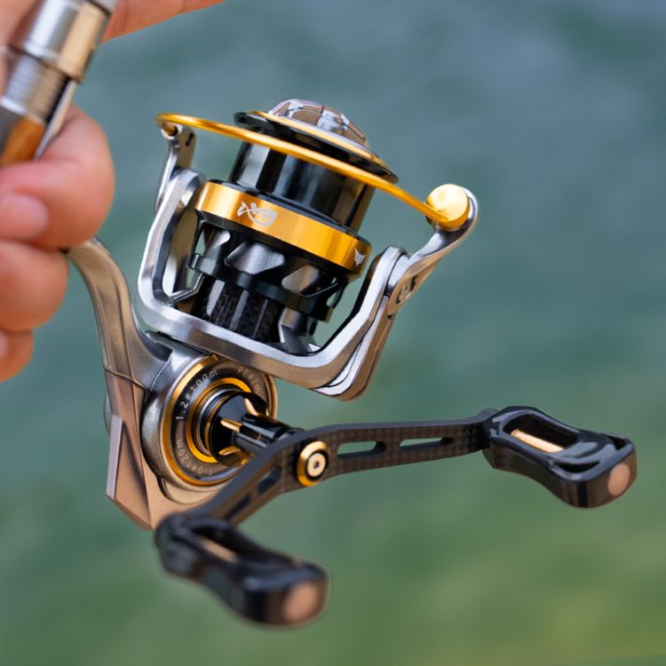 CHILENT PTEROPUS 1000-2000 spinning reel 7BBS carbon fiber body screw in handle Waterproof Super Light Weight 128g Fishing Reel